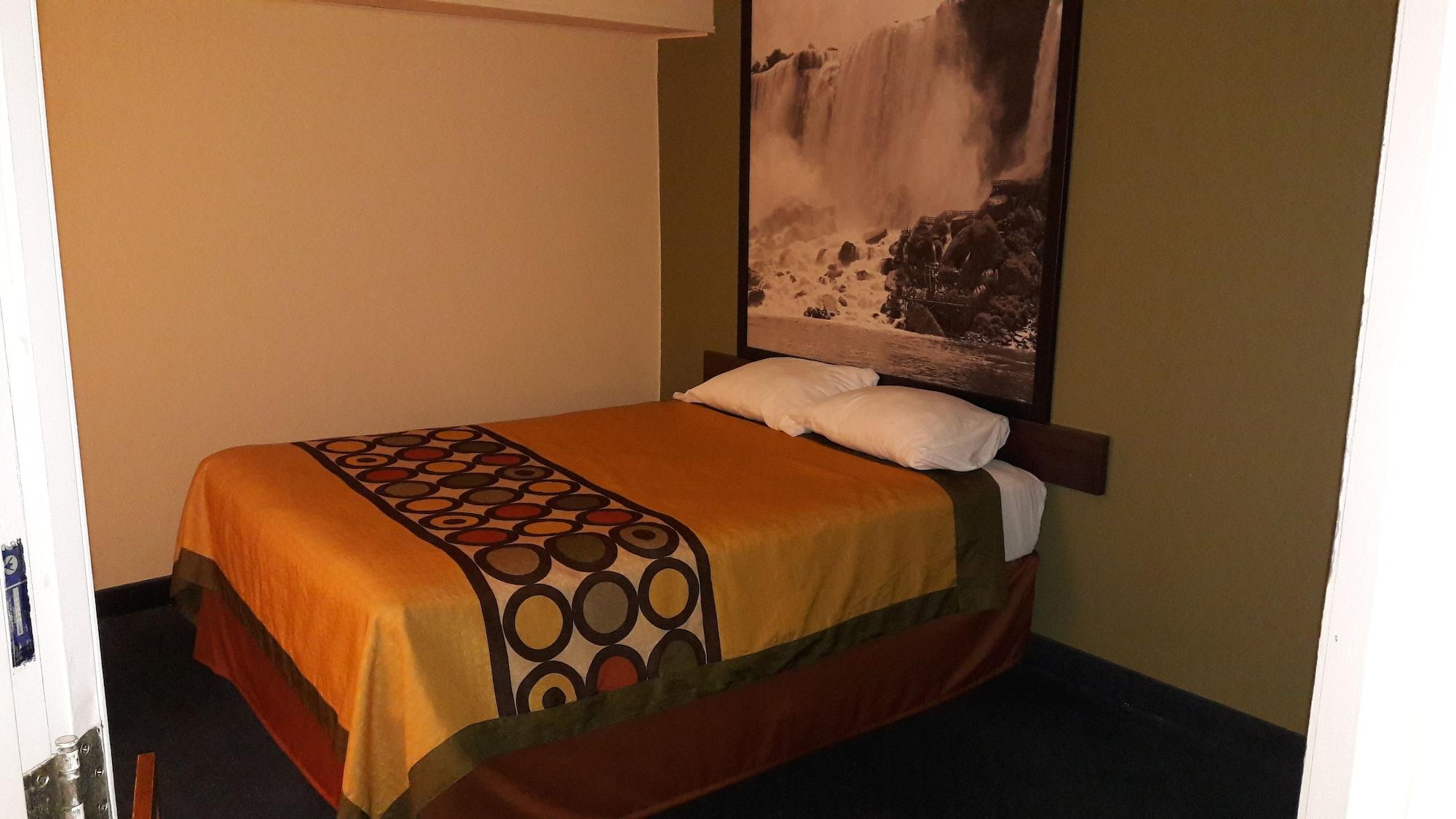 Super 8 By Wyndham Niagara Falls North Εξωτερικό φωτογραφία