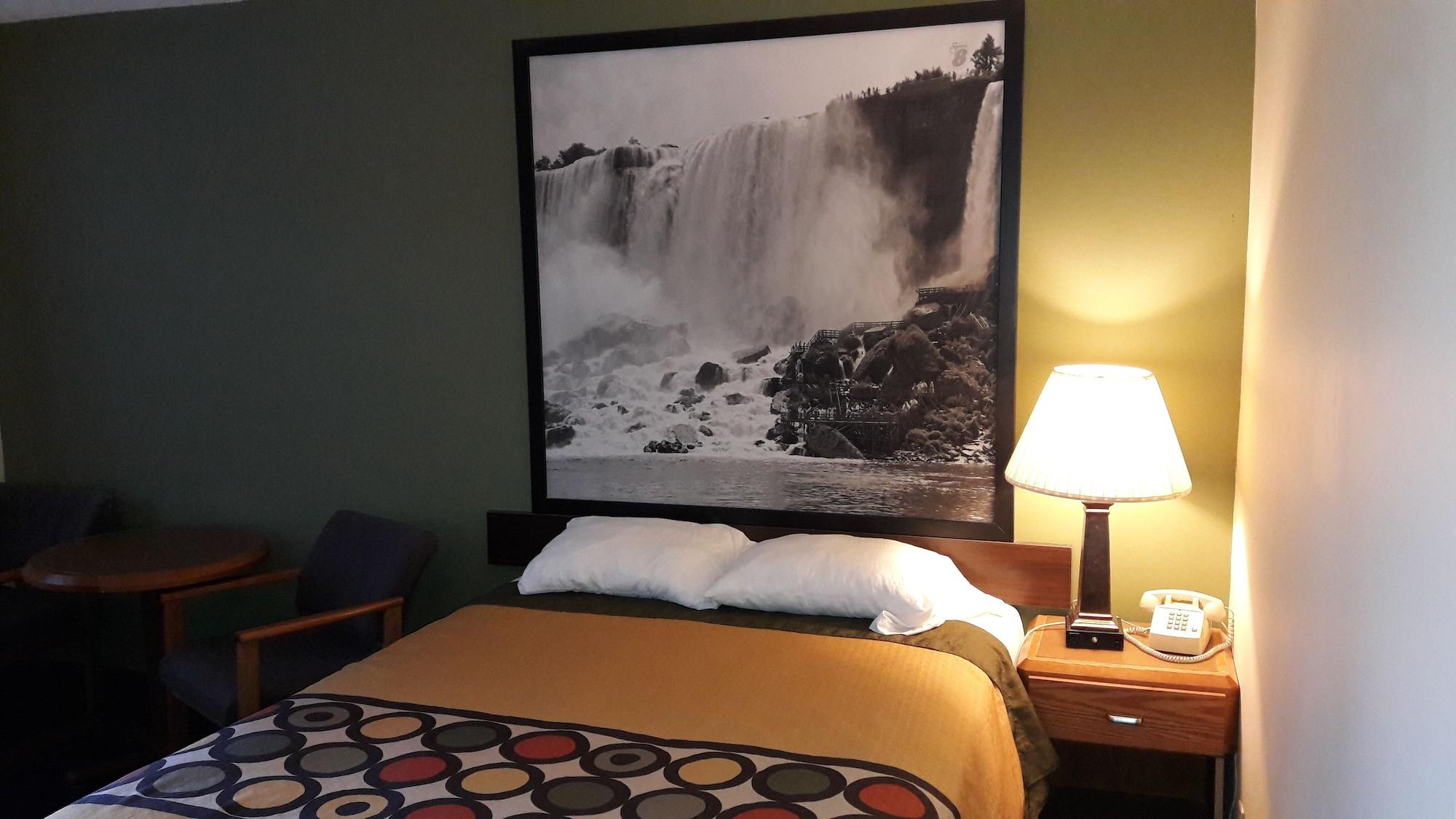 Super 8 By Wyndham Niagara Falls North Εξωτερικό φωτογραφία
