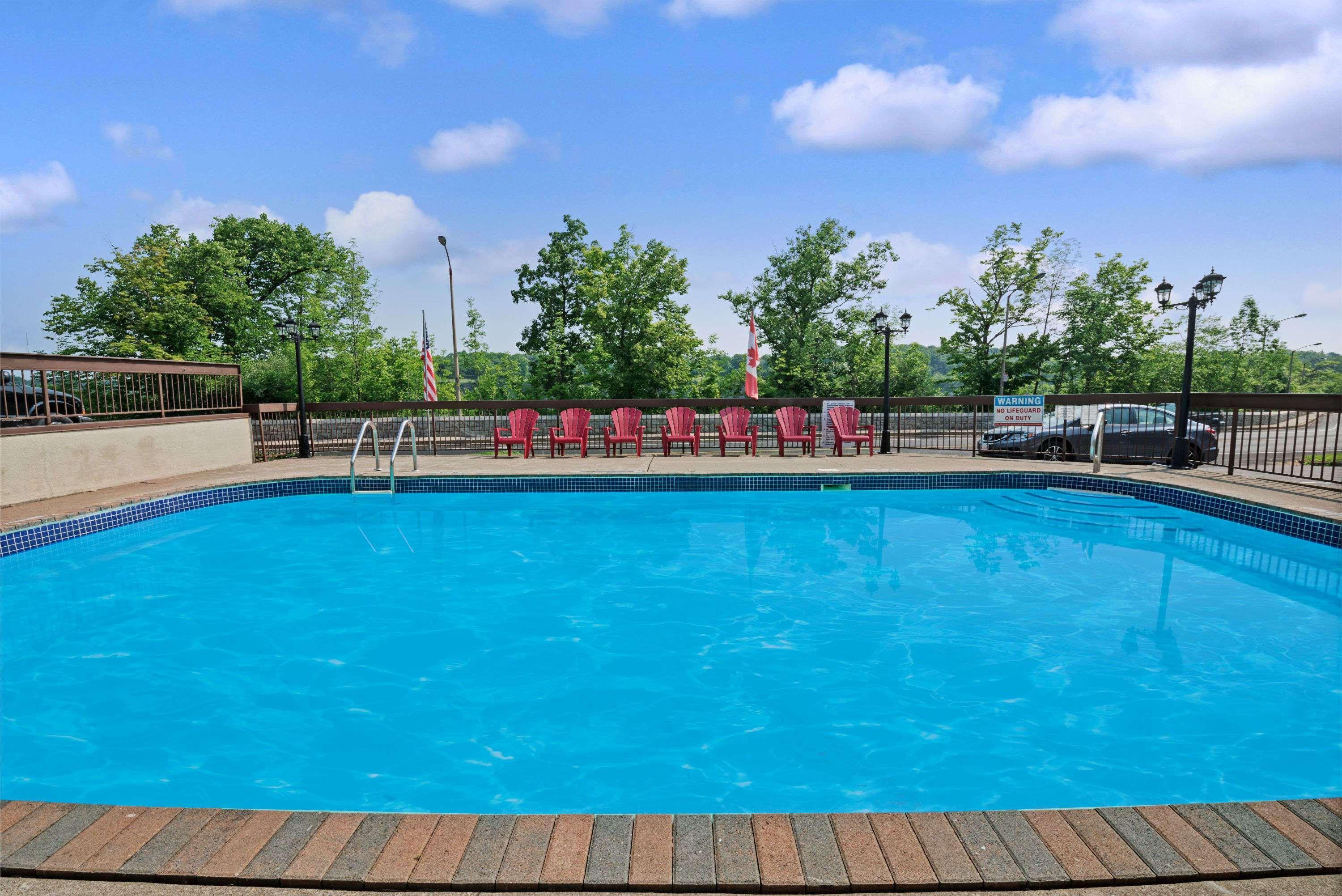 Super 8 By Wyndham Niagara Falls North Εξωτερικό φωτογραφία