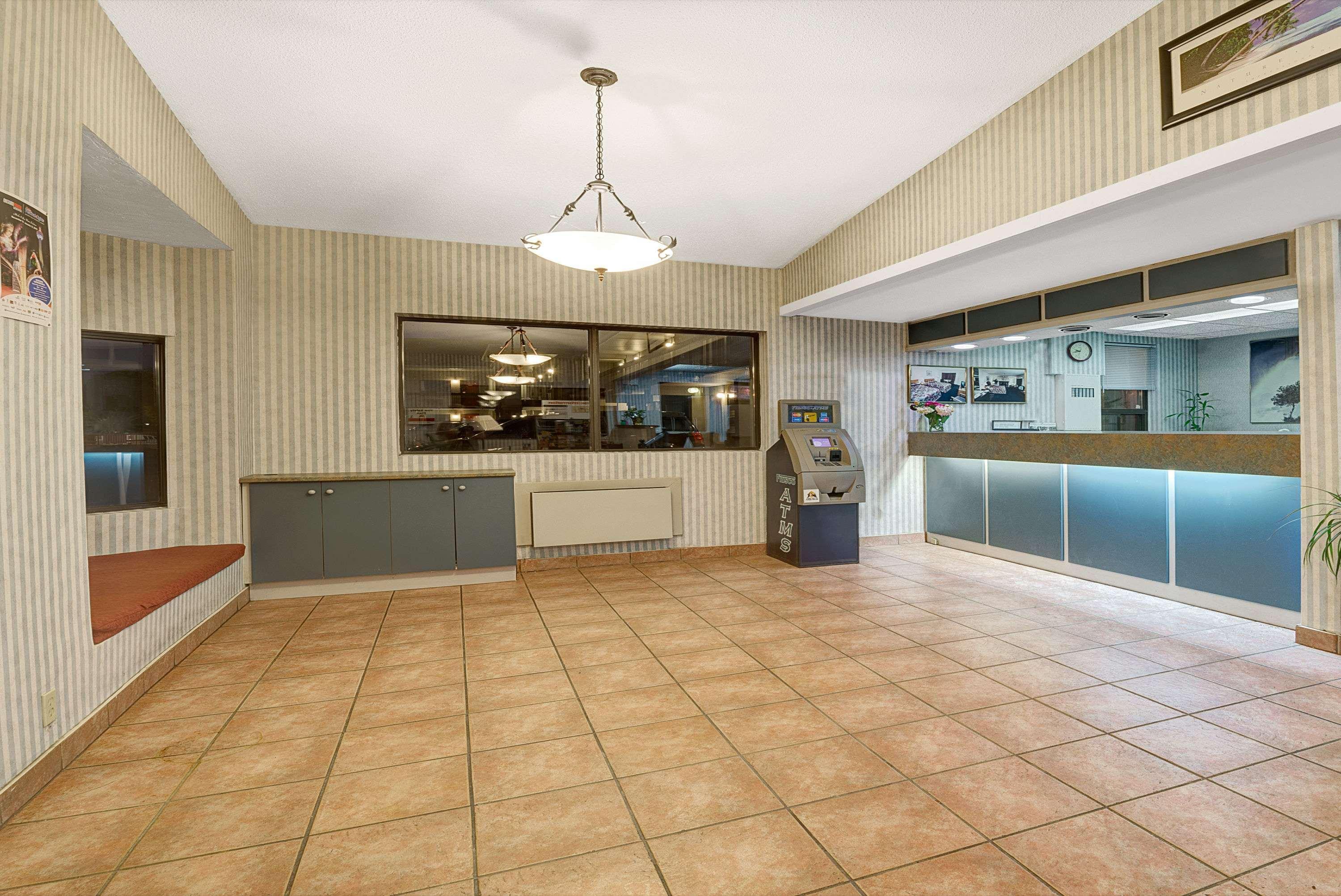 Super 8 By Wyndham Niagara Falls North Εξωτερικό φωτογραφία