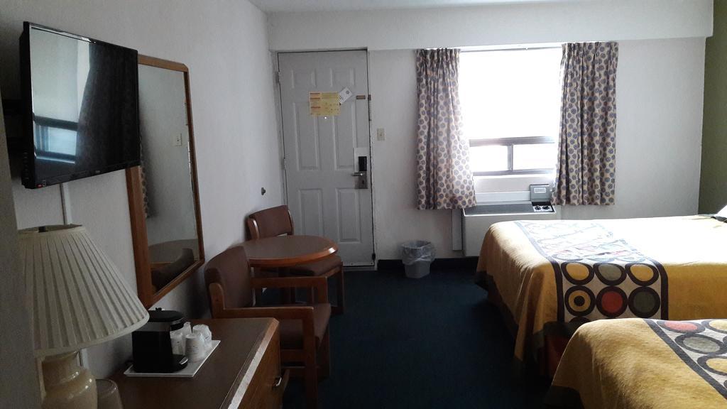 Super 8 By Wyndham Niagara Falls North Εξωτερικό φωτογραφία