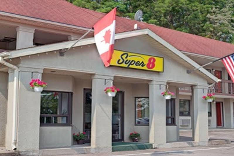 Super 8 By Wyndham Niagara Falls North Εξωτερικό φωτογραφία